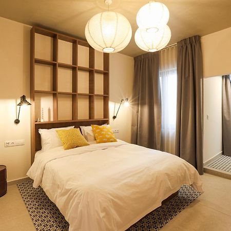 Dogpound Hotel Athena Bagian luar foto
