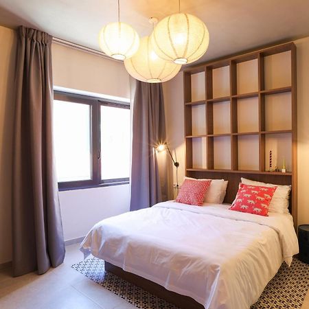 Dogpound Hotel Athena Bagian luar foto