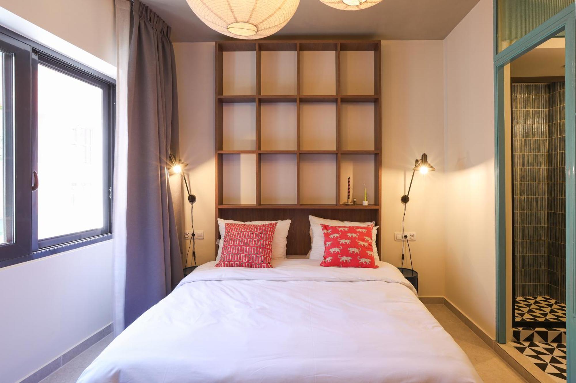 Dogpound Hotel Athena Bagian luar foto