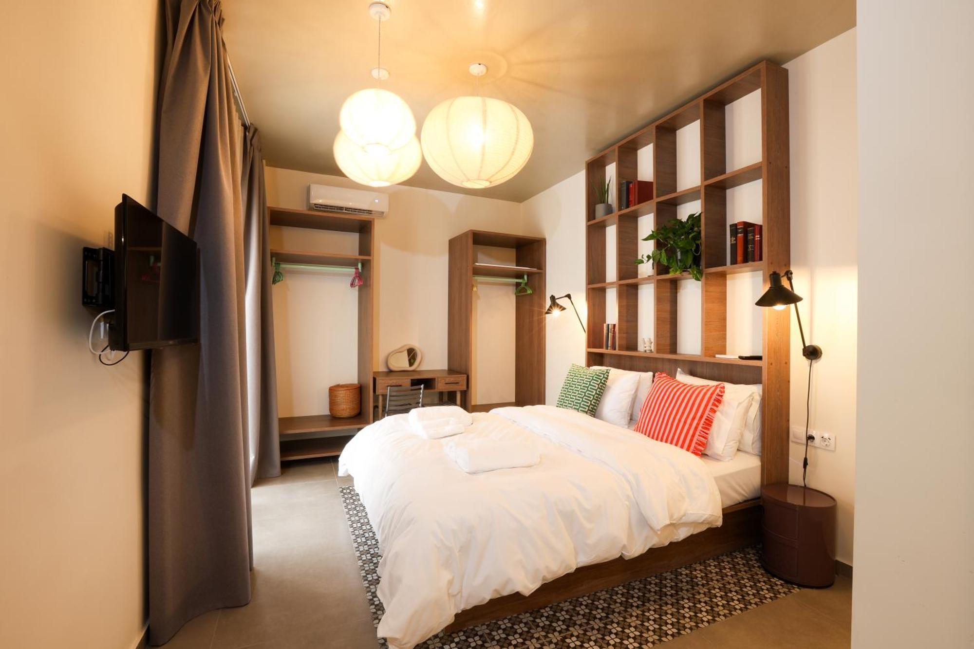 Dogpound Hotel Athena Bagian luar foto