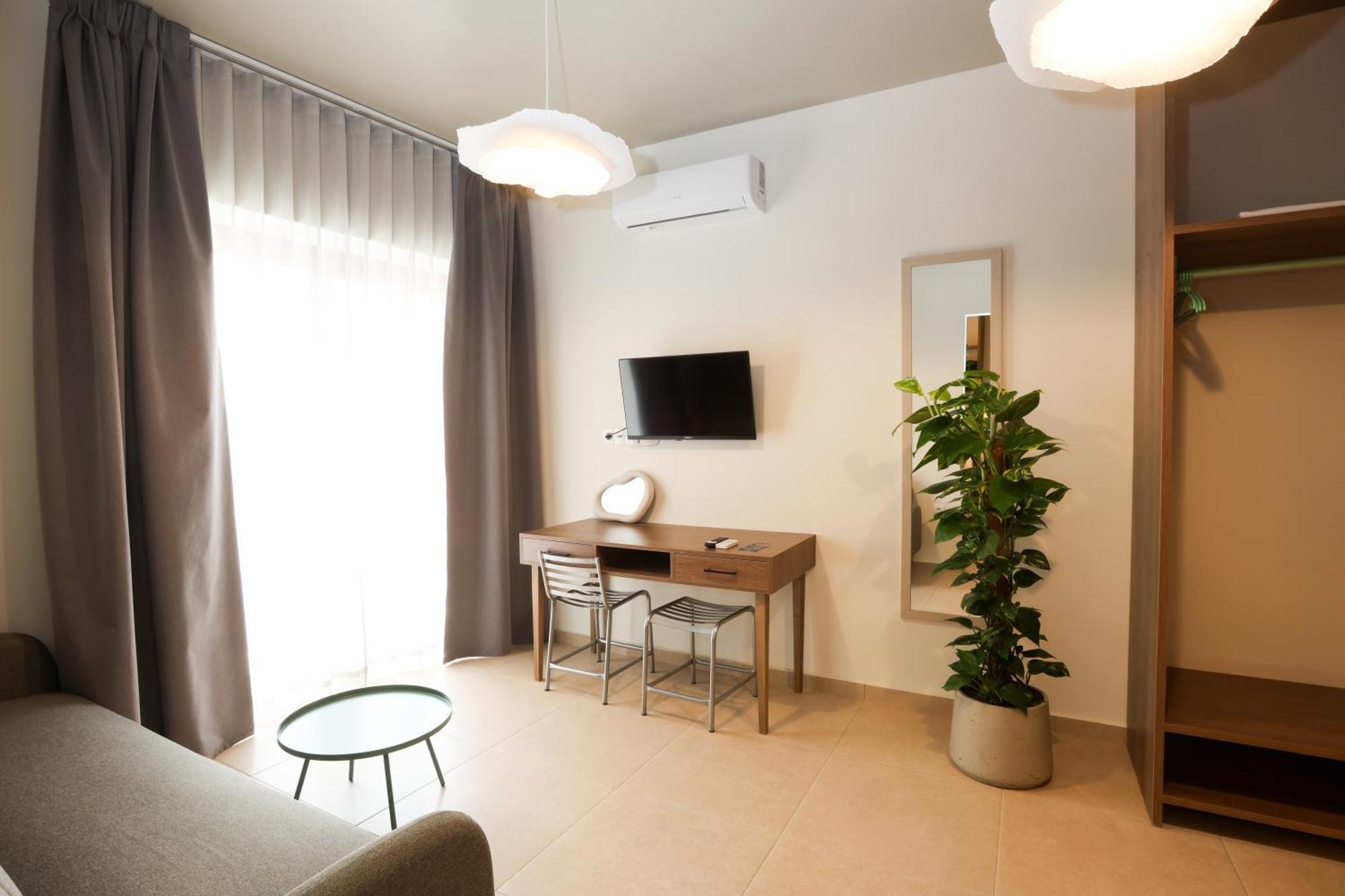 Dogpound Hotel Athena Bagian luar foto