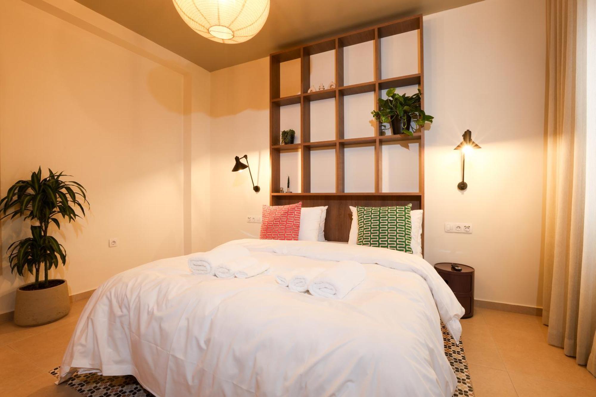 Dogpound Hotel Athena Bagian luar foto
