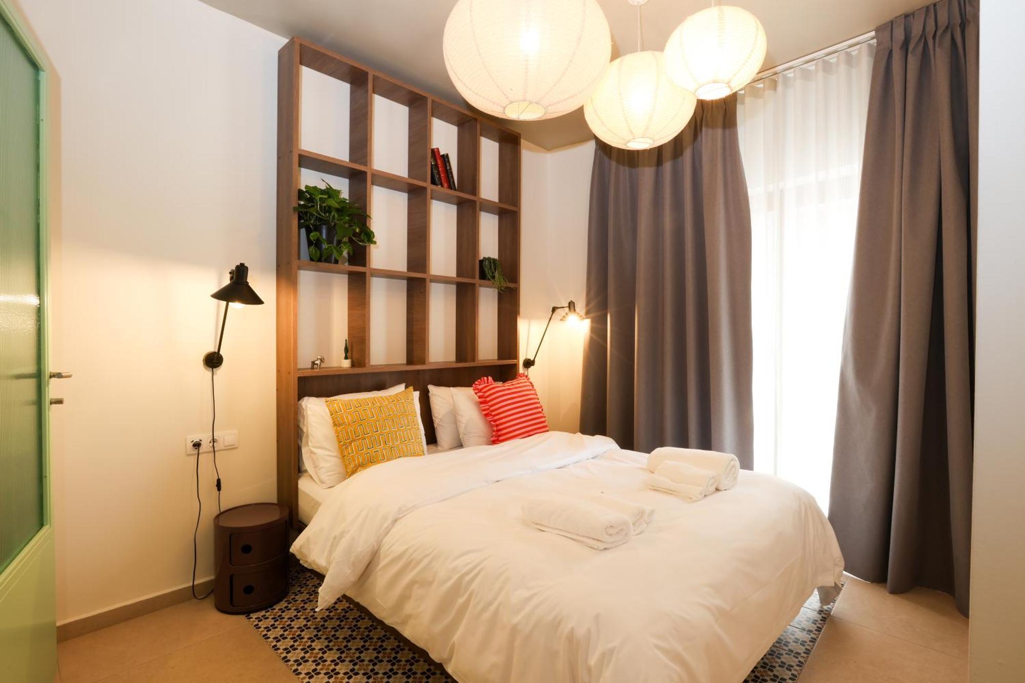 Dogpound Hotel Athena Bagian luar foto