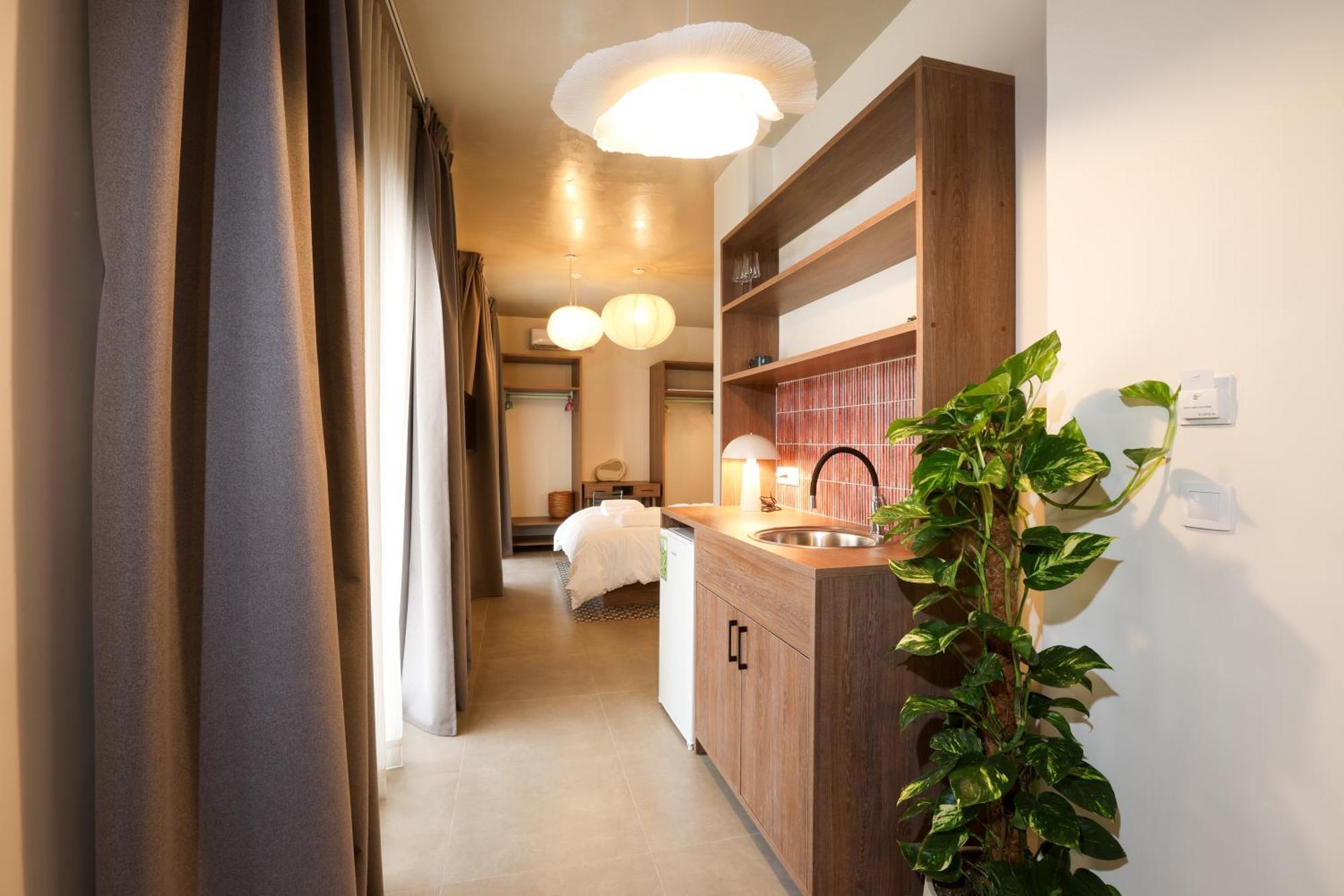 Dogpound Hotel Athena Bagian luar foto